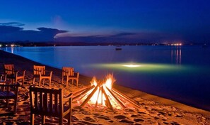 Snorkelen, waterskiën, beachvolleybal, zeilen