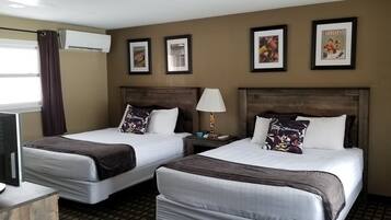 Phòng phong cách cổ điển, 2 giường cỡ queen | Bàn, bàn ủi/dụng cụ ủi quần áo, truy cập Internet không dây miễn phí