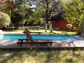 Outdoor pool - Jump Street Chalets (Maun)