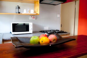 Fridge, microwave, stovetop, coffee/tea maker - Rivernest Boutique Cottages (Maun)