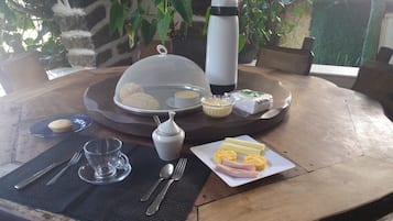 Breakfast (BRL 23 per person)