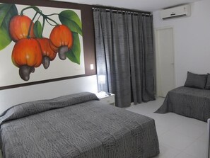 Kamar Quadruple Standar, 1 kamar tidur, kamar mandi pribadi | Brankas dan didekorasi berbeda-beda