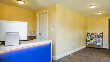 منصة إجراءات تسجيل الوصول/المغادرة