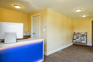 Check-in/check-out kiosk - AArya Hotel By Niagara Fashion Outlets (Niagara Falls)