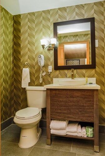AArya Hotel By Niagara Fashion Outlets