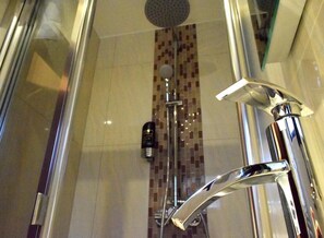 Bathroom shower - Hotel La petite Perle (Hamburg)