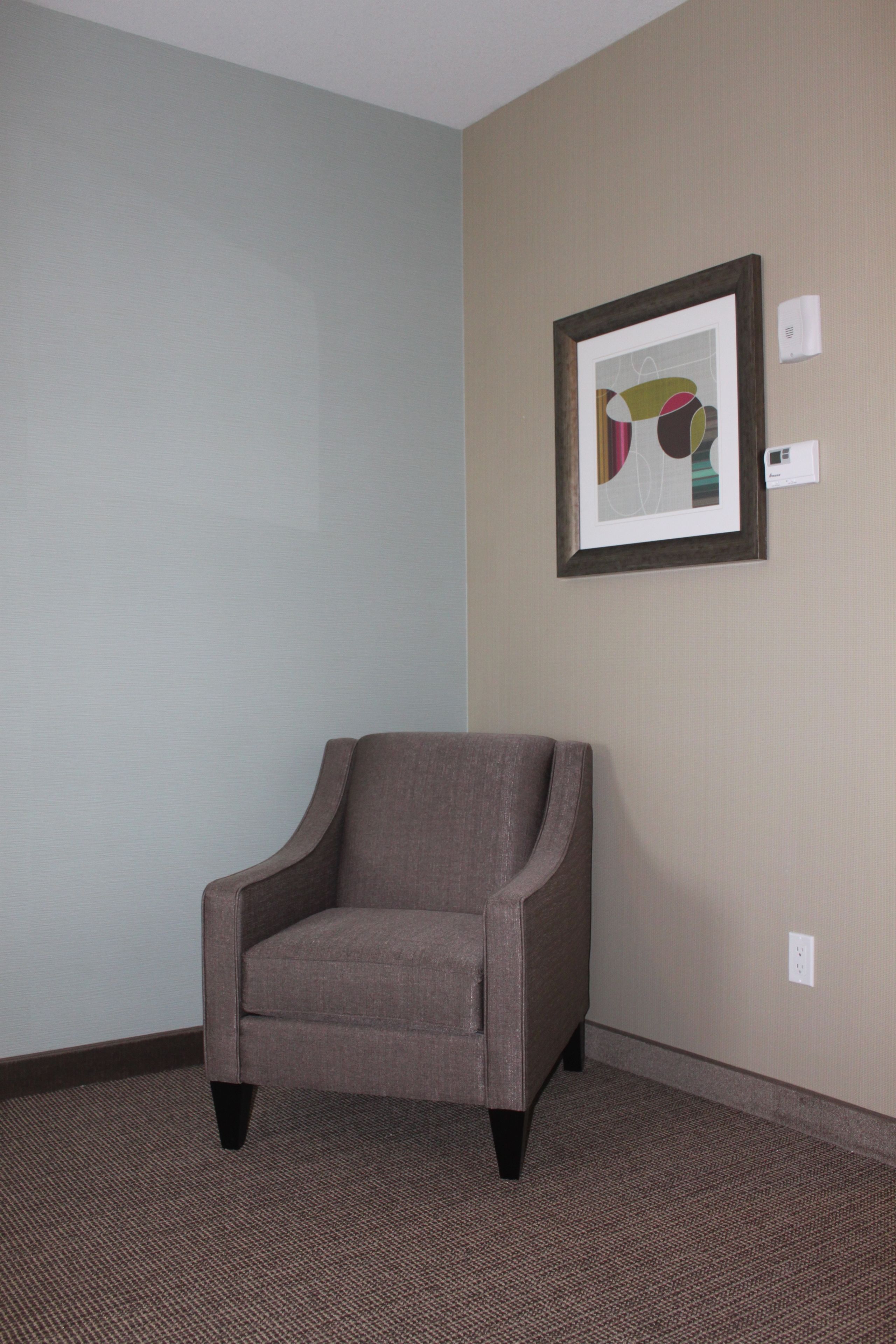 1 bedroom, desk, blackout curtains, soundproofing