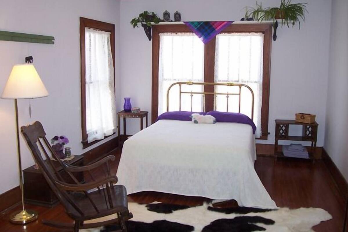 Rollaway beds, free WiFi, bed sheets