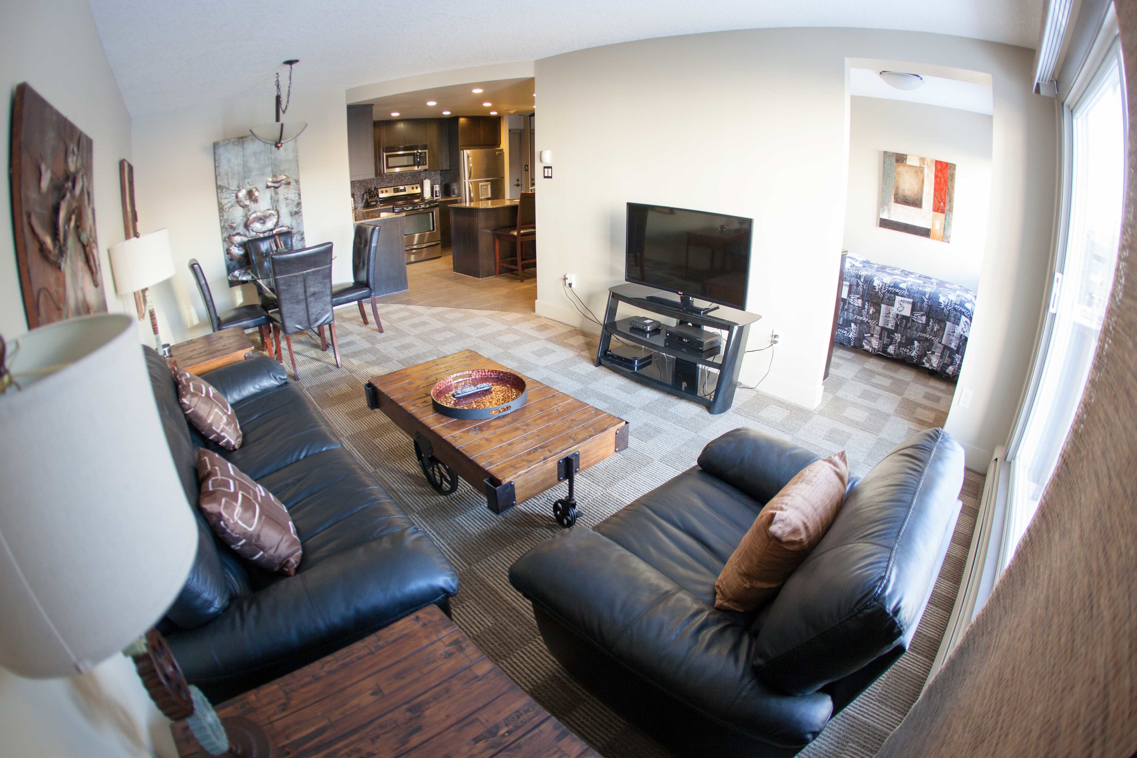 行政套房, 1 间卧室, 露台, 城市景观 (with Den) | 客厅 | 0-英寸智能电视（配备有线频道）、电视、DVD 播放器