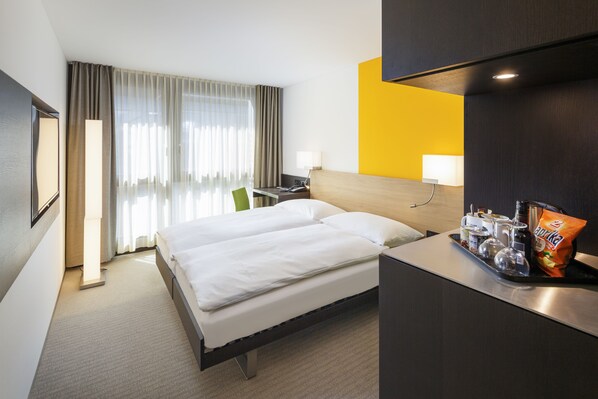 Habitación doble superior | Ropa de cama de alta calidad, edredón y minibar 