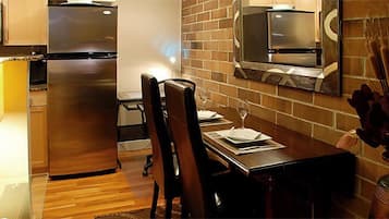 Condo, 1 Bedroom (Uptown 1BSS) | Private kitchen