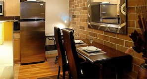 Condo, 1 Bedroom (Uptown 1BSS) | Private kitchen