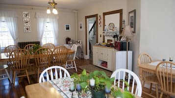 Ilmainen päivittäinen täysi aamiainen