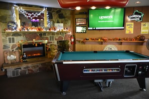 Bar (on property) - Campus Inn Motel (Baraboo)