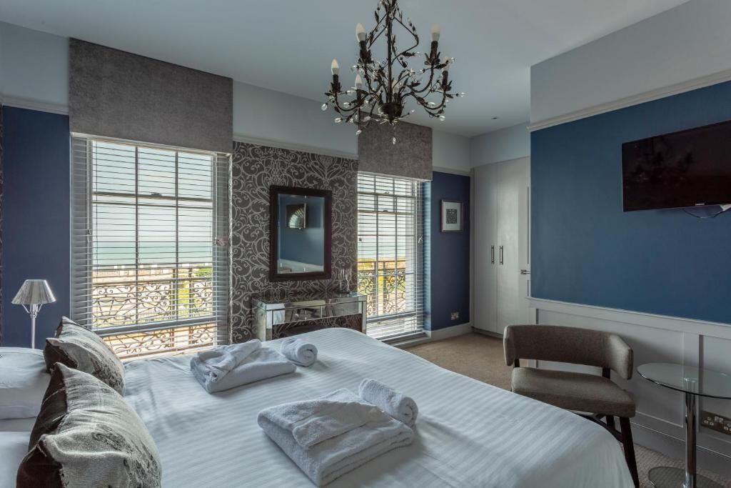 deluxe double room, 1 double bed, non smoking, sea view | in-room safe, iron/ironing board, free wifi, bed sheets