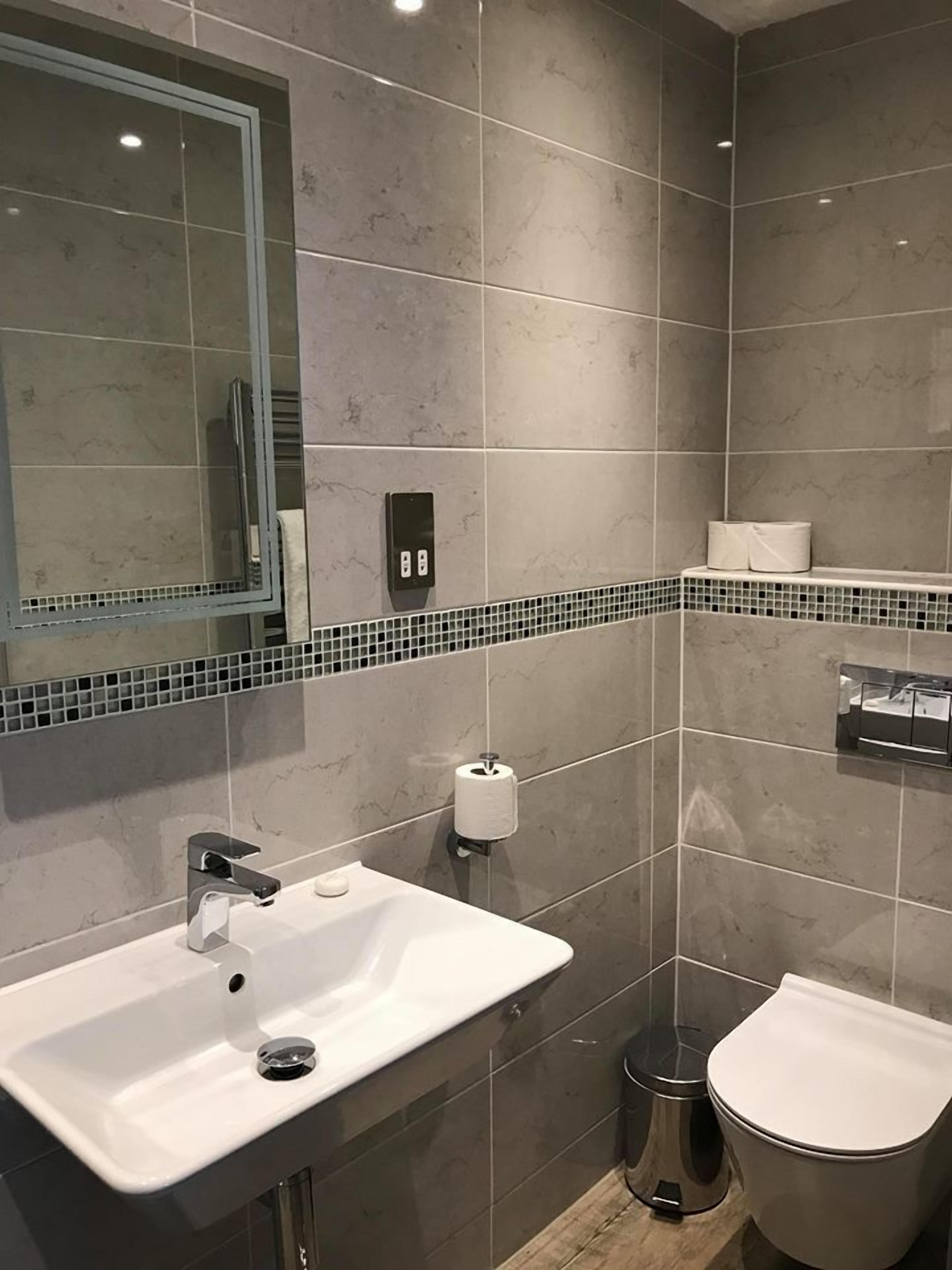 double room, 1 double bed, non smoking | bathroom | shower, free toiletries, towels