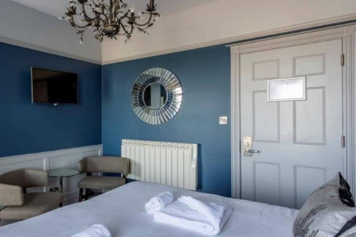 deluxe double room, 1 double bed, non smoking, sea view | in-room safe, iron/ironing board, free wifi, bed sheets