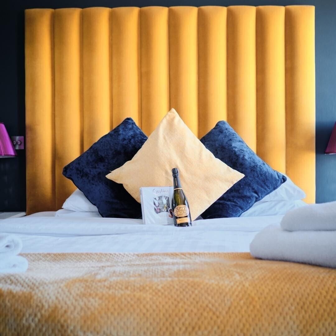 deluxe double room, 1 double bed, non smoking, sea view | in-room safe, iron/ironing board, free wifi, bed sheets