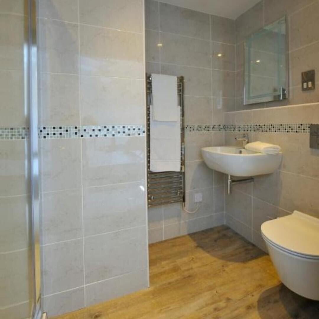 single room, non smoking | bathroom | shower, free toiletries, towels