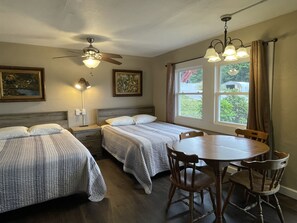 Free WiFi, bed sheets - Hill View Motel and Cottages (Lake George)