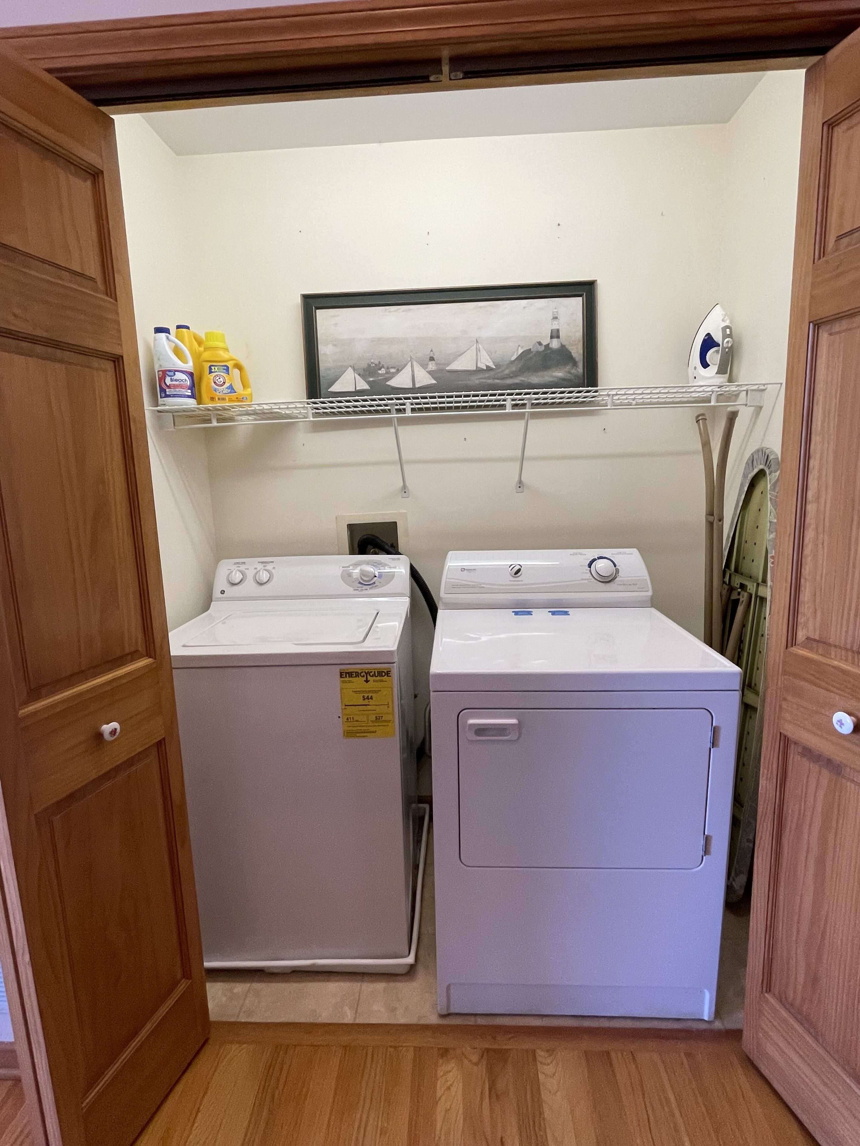 panoramic room, balcony, lake view | laundry