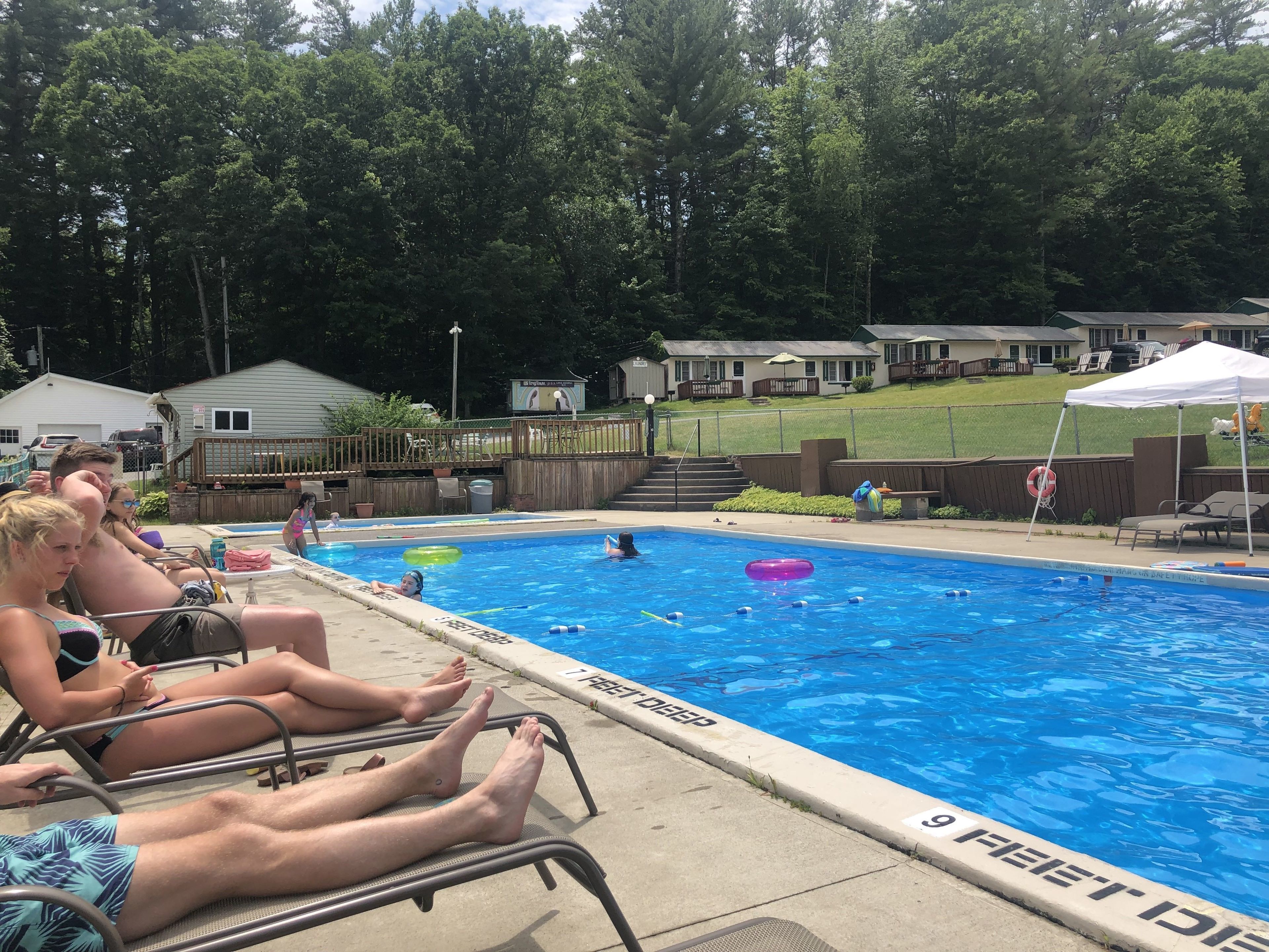 2 outdoor pools, pool loungers