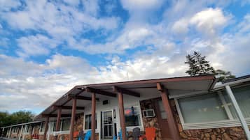 Vista frontal de la propiedad