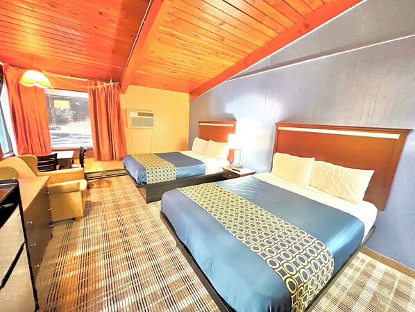 Habitación estándar, 2 camas Queen size, para no fumadores | Escritorio, camas extra, wifi gratis y ropa de cama 