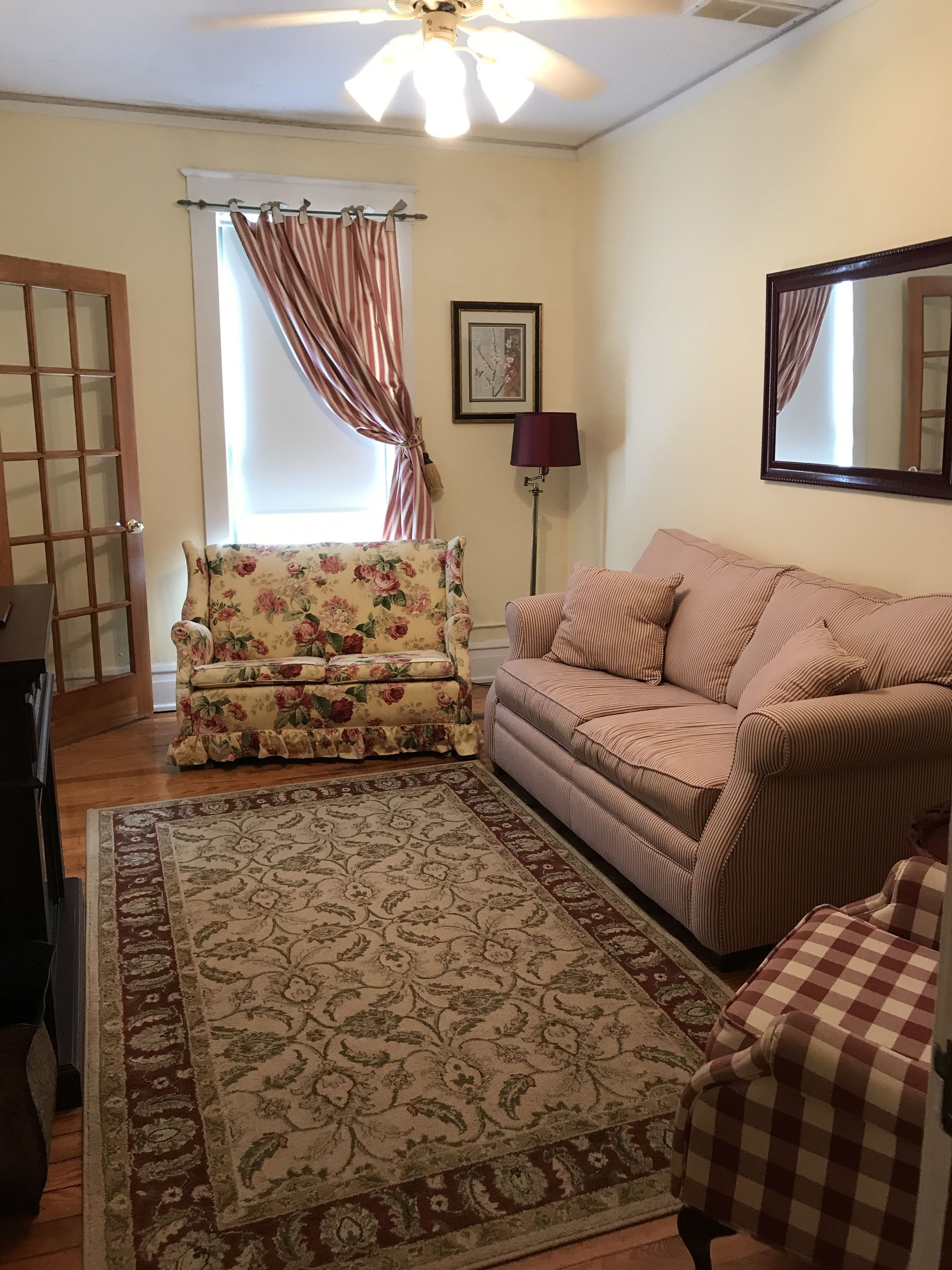 Deluxe Suite, 1 Queen Bed with Sofa bed | Living room