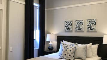 Deluxe Room, 1 Queen Bed, Accessible | Desk, iron/ironing board, free WiFi