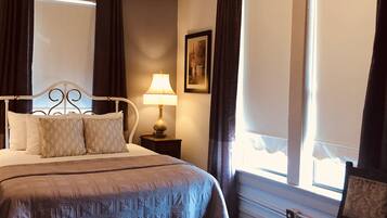 Bordeaux Suite | Desk, iron/ironing board, free WiFi