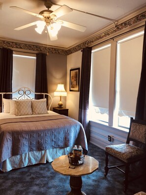 Bordeaux Suite | Desk, iron/ironing board, free WiFi - Hotel Garza (Post)