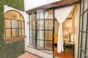 Double Room, 1 King Bed