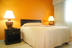 Premium bedding, in-room safe, blackout drapes, iron/ironing board - Hotel Miraflores Excellent City (Villahermosa)