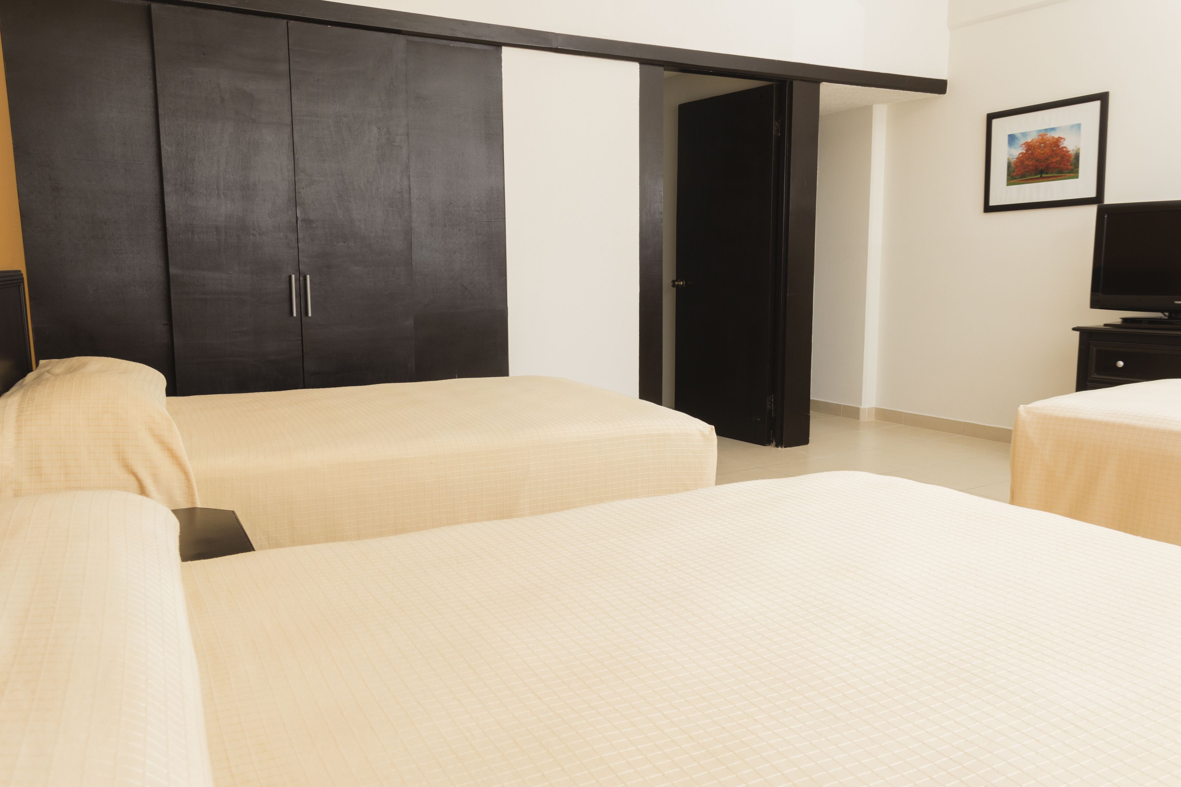 Habitación estándar con 1 cama matrimonial o 2 individuales, 1 habitación | Ropa de cama de alta calidad y caja de seguridad en la habitación 