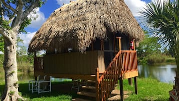 Traditionele bungalow, 1 slaapkamer, uitzicht op meer, aan het meer | Exterieur