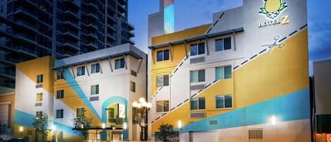 Fachada del alojamiento - Noche