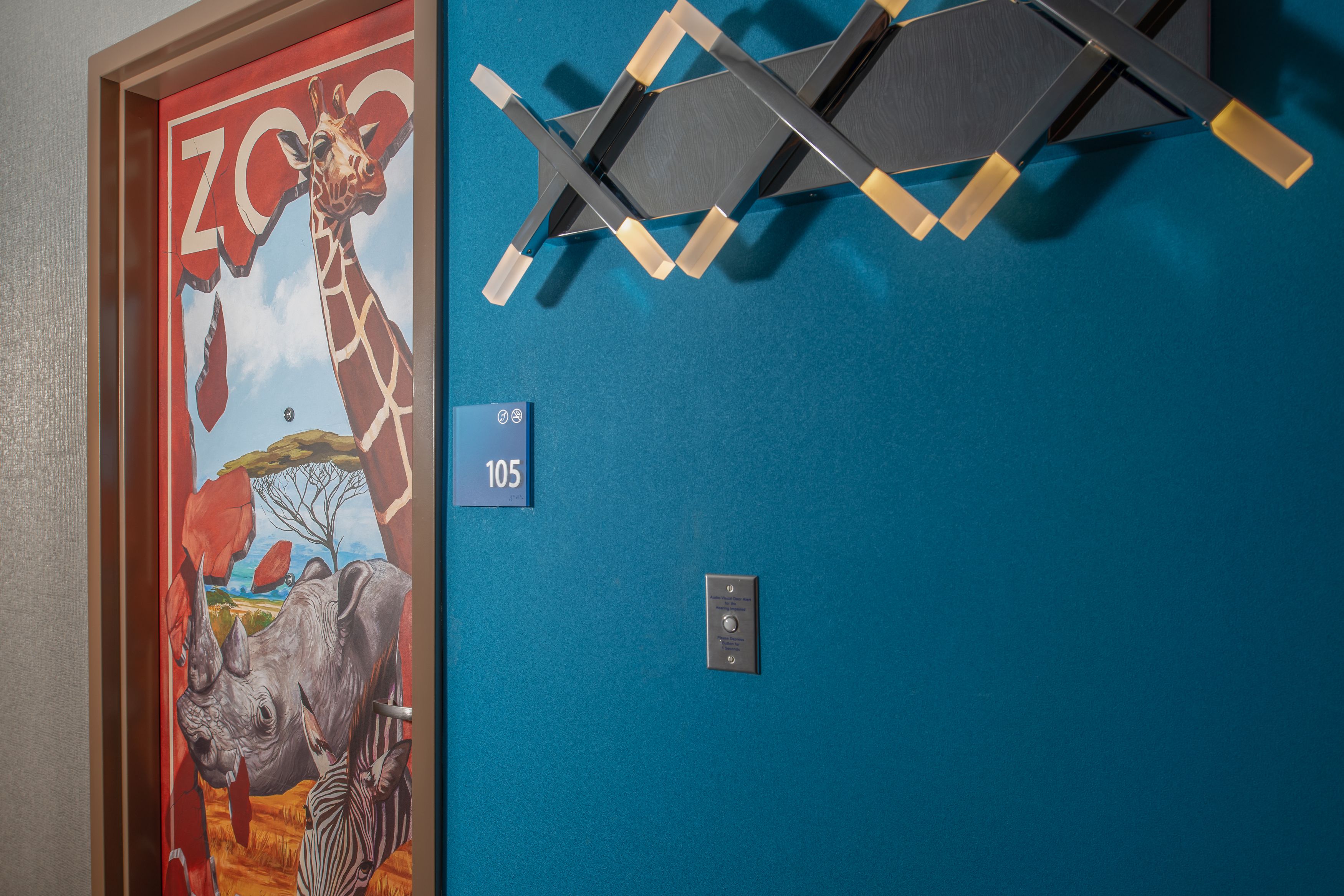 Ropa de cama de alta calidad, camas con pillow-top y escritorio 