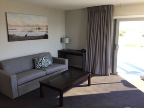 Premium Studio Suite, 1 Bedroom, Balcony, Ocean View | Living area