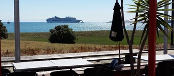 East Pier Hotel