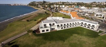 East Pier Hotel