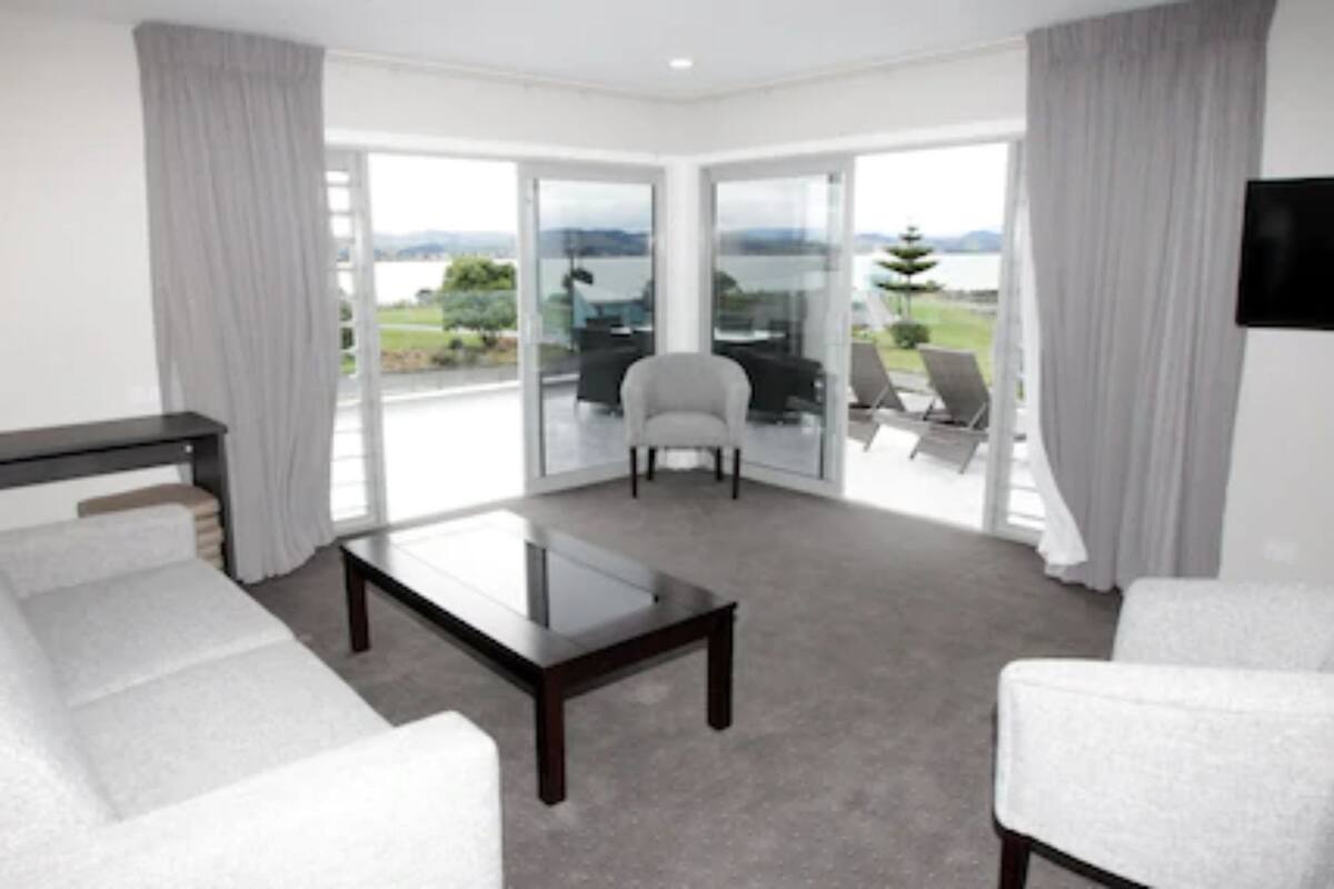 Premium Studio Suite, 1 Bedroom, Balcony, Ocean View | Premium bedding, in-room safe, desk, iron/ironing board