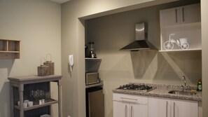 Standard Suite, Kitchenette | Private kitchenette | Microwave