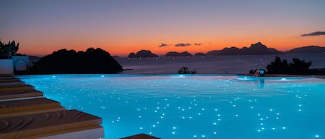 2 piscines extérieures