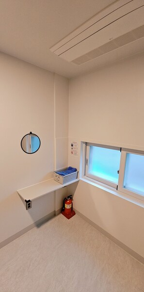 舒适四人房, 1 间卧室, 私人浴室 | 特色装修、特色家居、遮光窗帘、免费 WiFi