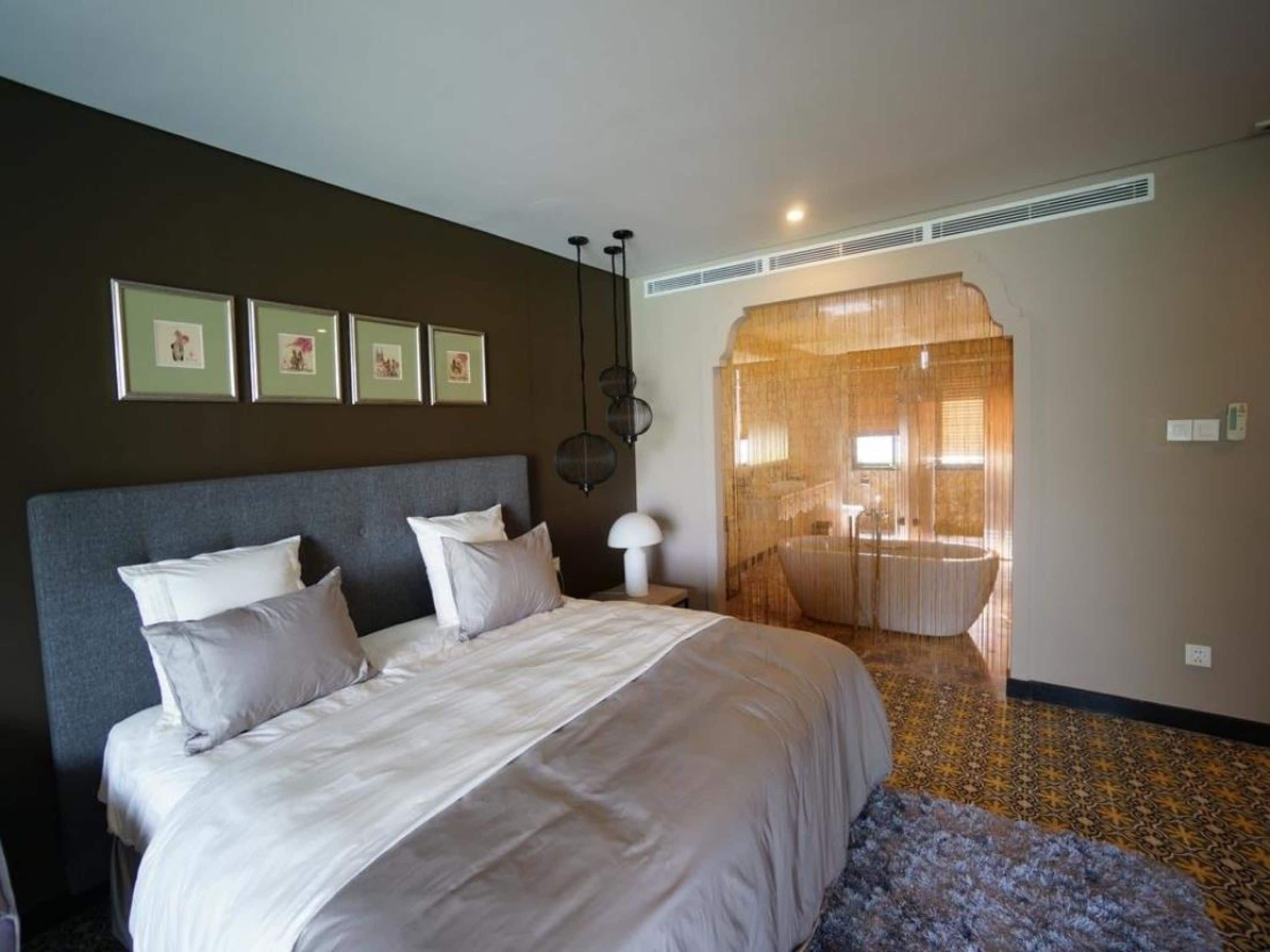 Plumeria Queen Garden View  | Minibar, in-room safe, desk, blackout drapes