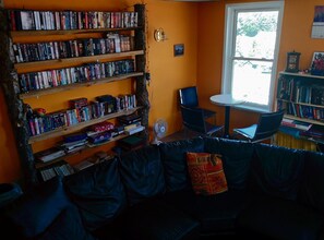 Interior - The Arlington Hotel - Hostel (Hastings Highlands)