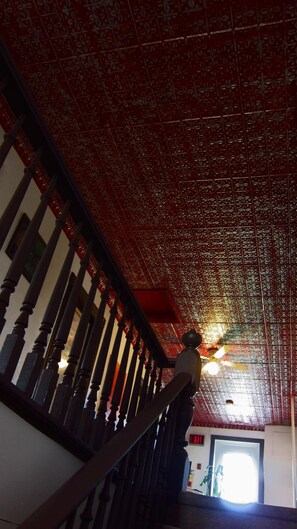 Interior - The Arlington Hotel - Hostel (Hastings Highlands)