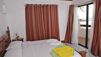 Yhden hengen superior-huone (Lodge) | Minibaari, tallelokero huoneessa, vuodevaatteet