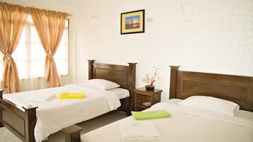 Minibar, in-room safe, bed sheets